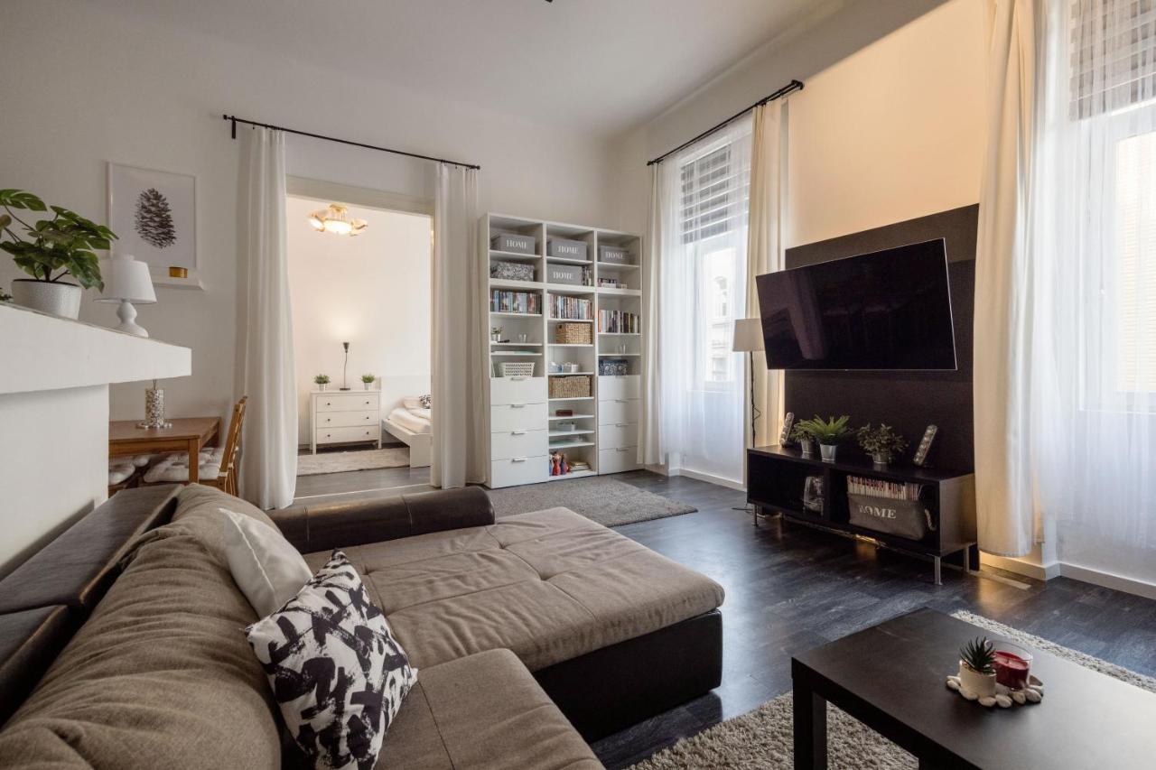 Spacious Apartment Almassy Budapest Eksteriør bilde