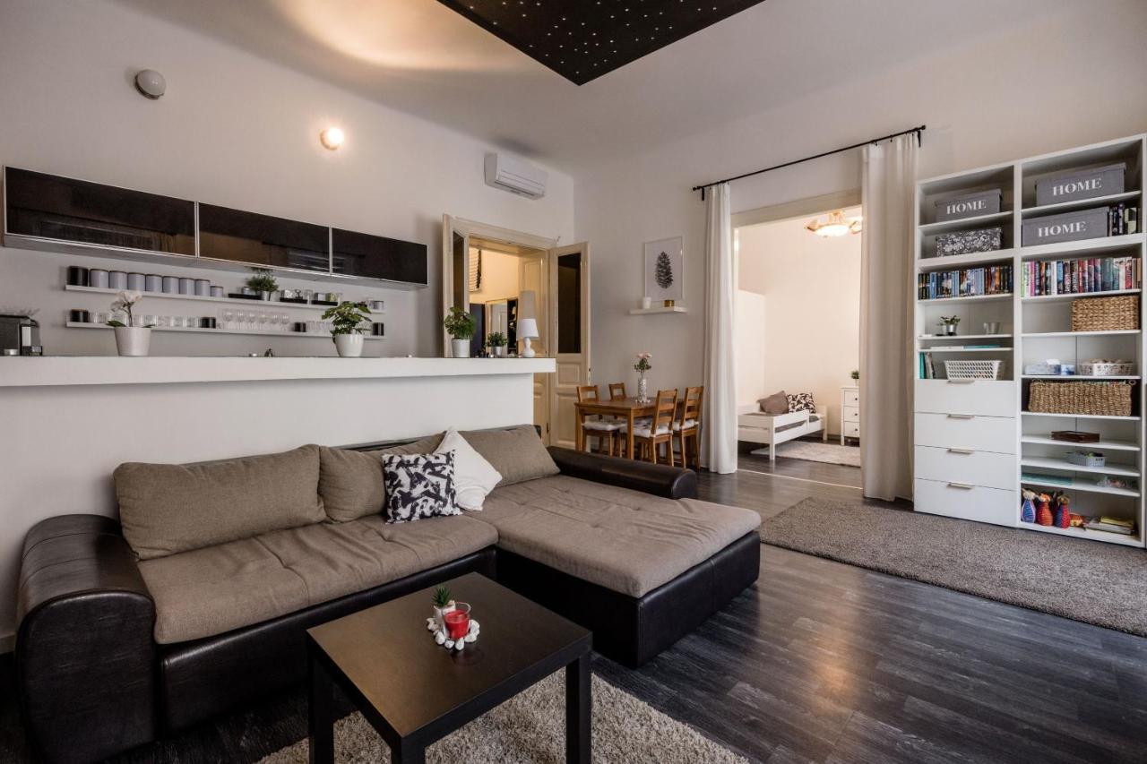 Spacious Apartment Almassy Budapest Eksteriør bilde