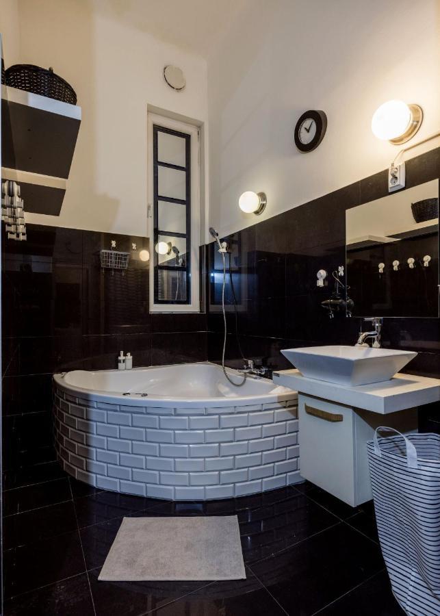 Spacious Apartment Almassy Budapest Eksteriør bilde